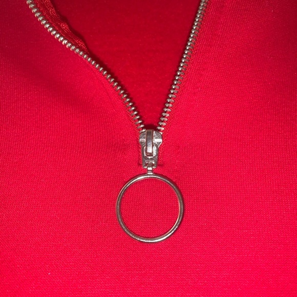 Red cropped sweatshirt - Picture 3 of 4